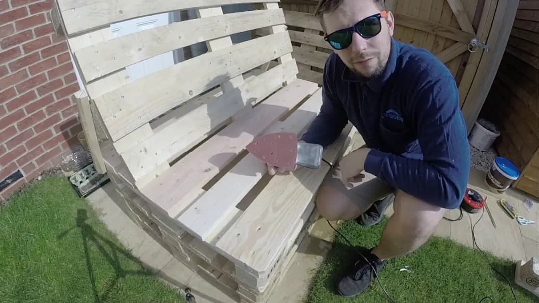 Jak wykonać meble ogrodowe z palet - proste kroki i pomysły na DIY