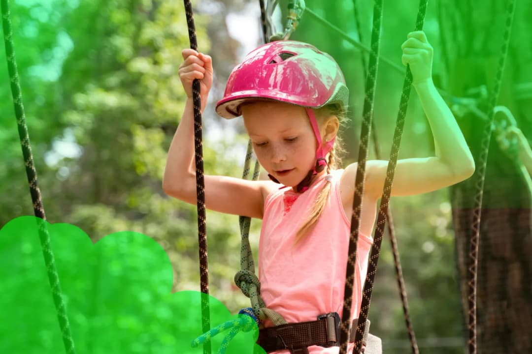 Domowy park linowy w ogrodzie. Bezpieczny sposób na ekstremalną zabawę dla całej rodziny